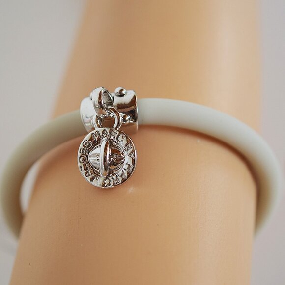 Marc Jacobs Charm Rubber Bracelet in Oyster Grey - Picture 9 of 11